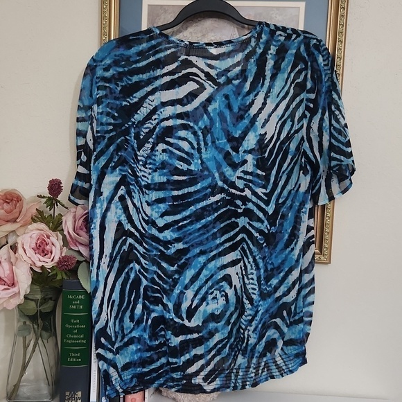Chicos Abstract Print Top in sheer material And Beading Small Career office - Picture 6 of 10